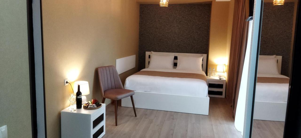 Vere Corner Hotel Тбилиси Екстериор снимка